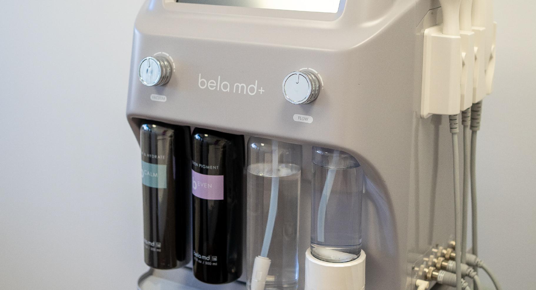 Appareil Bela MD Plus pour soins du visage avec cartouches de sérums hydratants et uniformisants